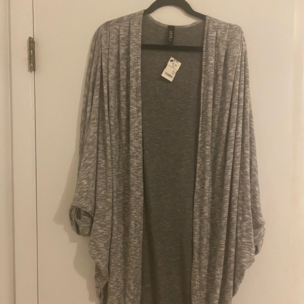 NWT Akira lightweight cocoon 3/4 open cardigan.